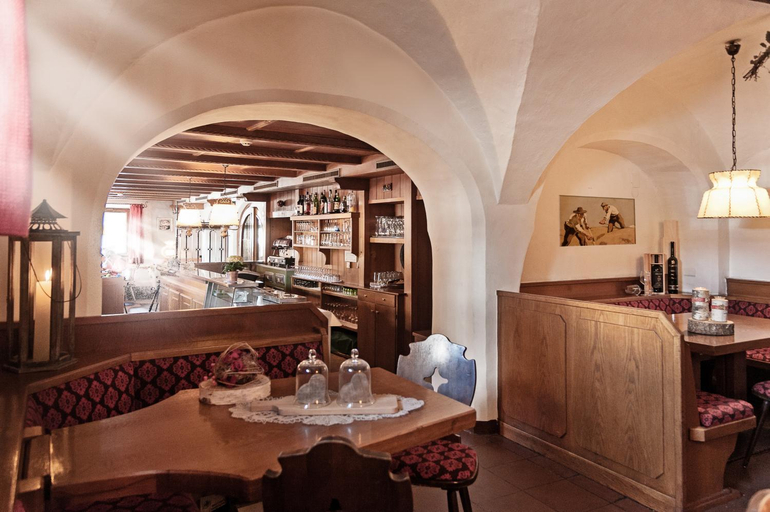 Food & Drinks 4, Wonga Apartments, Bolzano