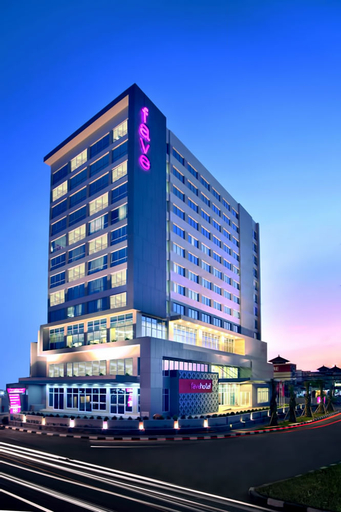 Exterior & Views 28