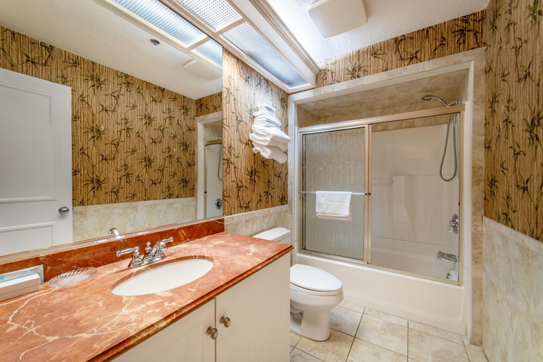 Bathroom 3, Boca Grande Hotel, Charlotte