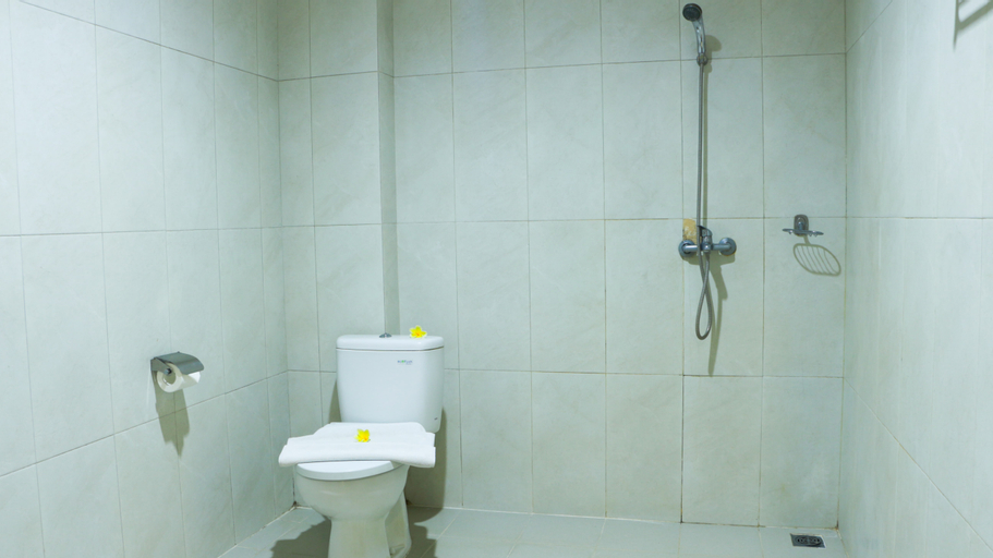 Bathroom 16