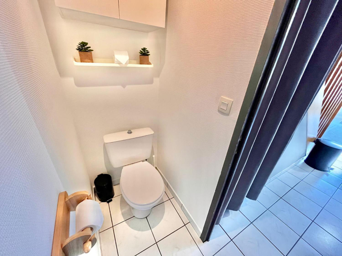 Bathroom 2, Charmant duplex proche de la gare, parking gratuit, Mayenne