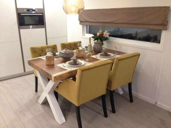 Dining 5, Chic Home With Sauna, Margraten