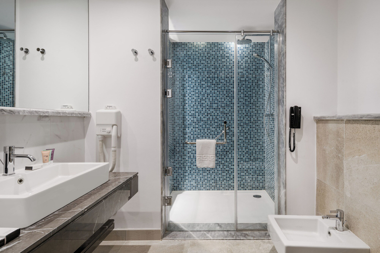 Bathroom 4, The G Einbay Golf Resort, 'Ataqah