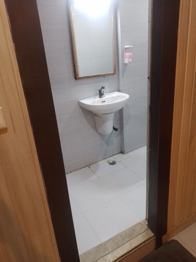 Bathroom, Goroomgo Ganga Palace Mathura, Mathura