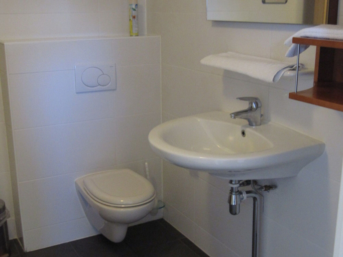 Bathroom 4, Cozy Studio in Franeker With South Facing Terrace, Franekeradeel