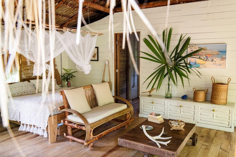 Bedroom 2, Agua de Luna, Moñitos