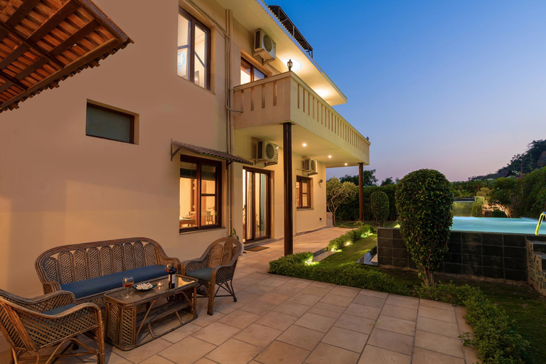 Exterior & Views