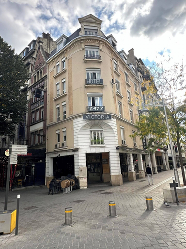 Exterior & Views