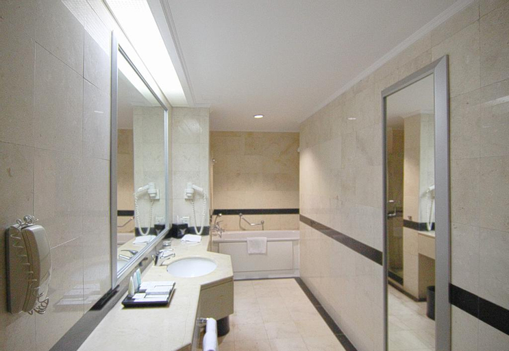 Bathroom 15