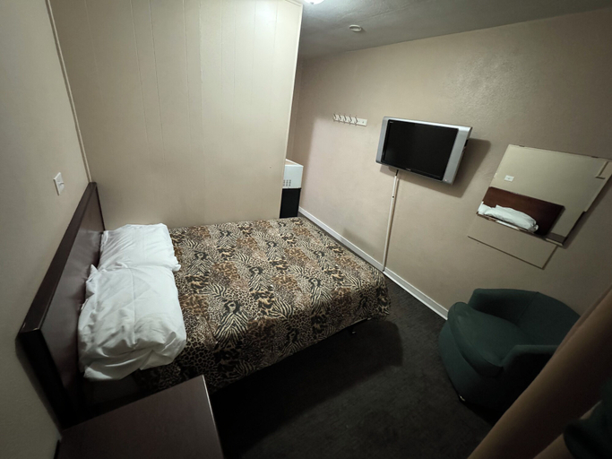 Bedroom 2, Breton Hotel, Division No. 11