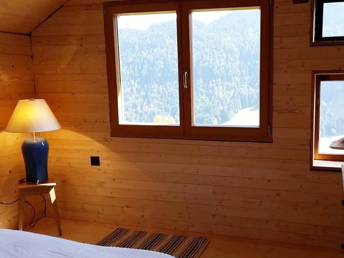 Others 2, Chalet in Rossiniere Near Glacier & Lake, Pays-d'Enhaut