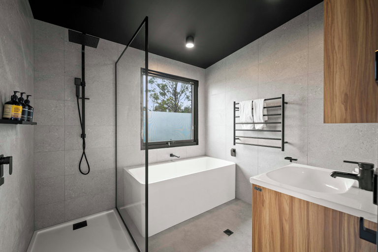Bathroom 4, The Outlook on Mount Louis – 1 Bedroom, Kingborough
