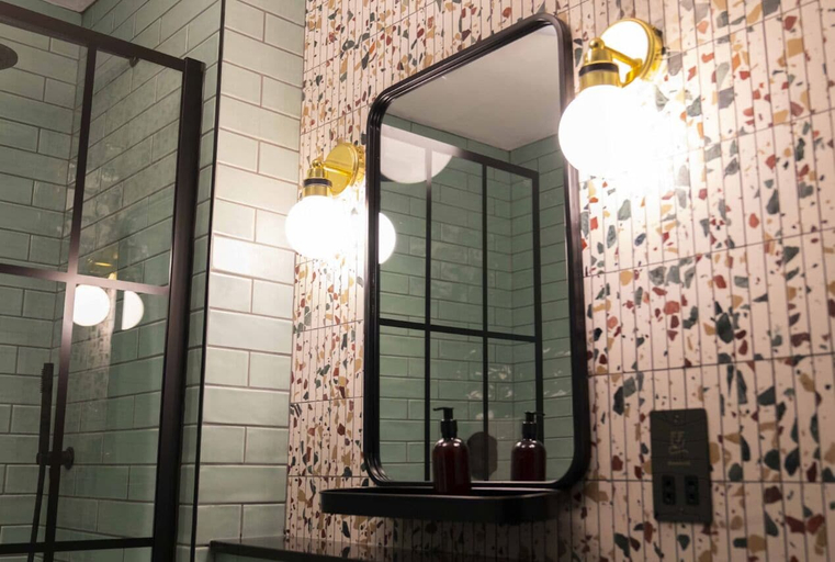 Bathroom 3, The Palm