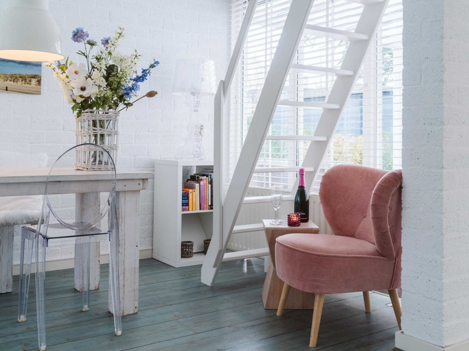 Living room 3, Bright Holiday Home With Covered Veranda, Leidschendam-Voorburg