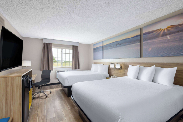 Bedroom 3, Days Inn by Wyndham Miami, Ottawa