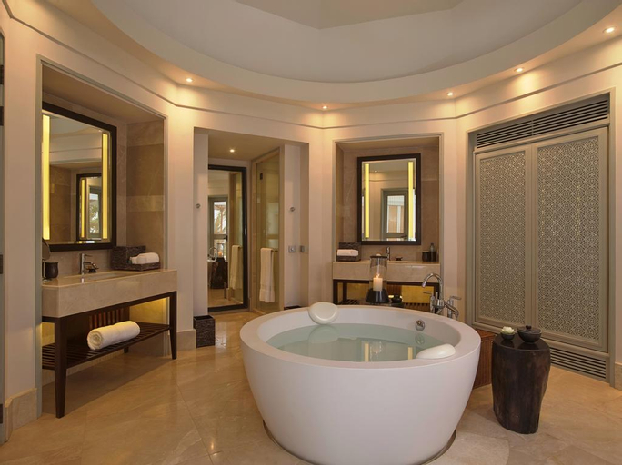 Bathroom 10
