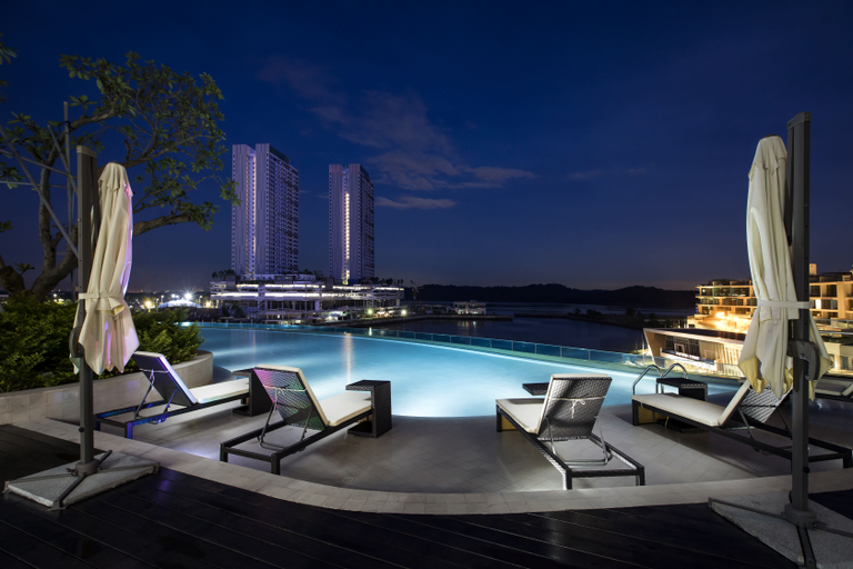 Sport & Beauty 4, Pinetree Marina Resort Two Bedroom Airbnb, Johor Bahru