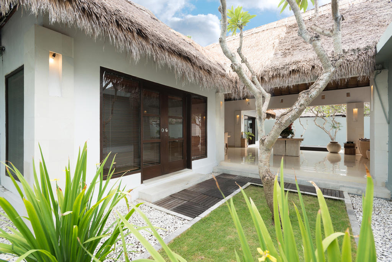 Exterior & Views 24