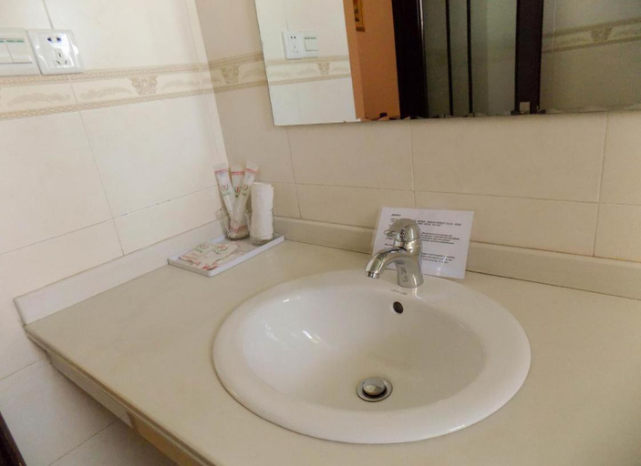Bathroom 4, Evergreen Hotel, Analamanga
