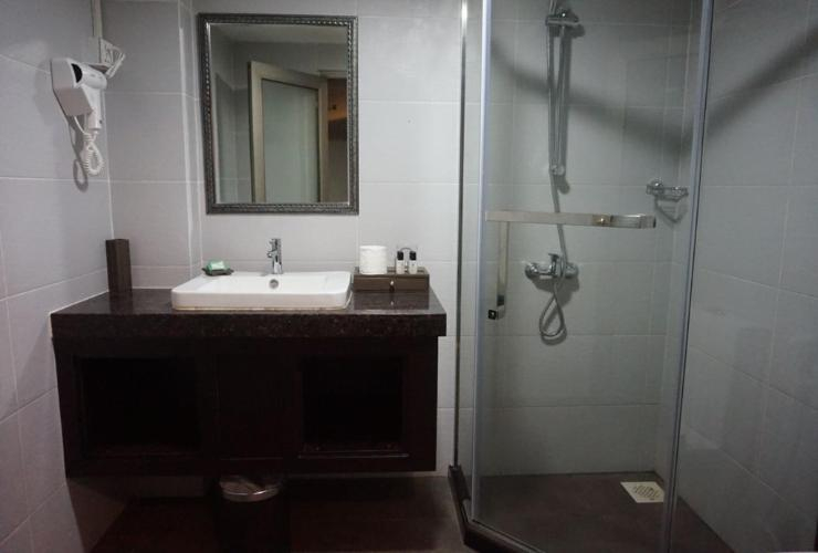 Bathroom 5, Holiday Karimun, Karimun