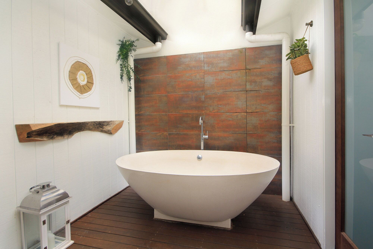 Bathroom 4, Byron Lakeside Holiday Apartments, Byron