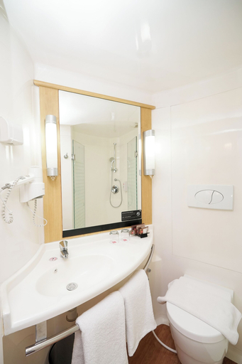 Bedroom 4, ibis Jakarta Senen, Central Jakarta