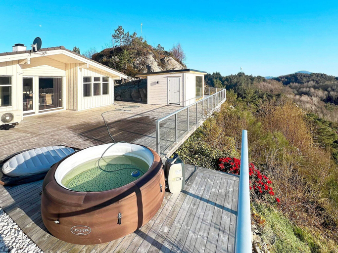 Exterior & Views 2, 4 Star Holiday Home in Fitjar, Fitjar