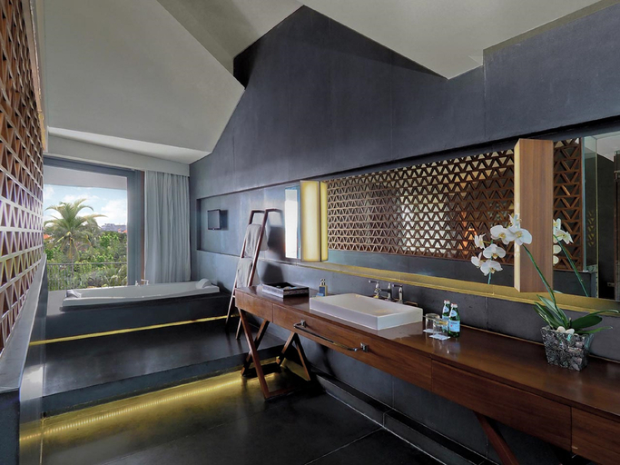 Bathroom 28