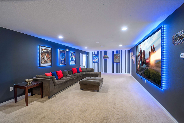 Room 5, Spacious 8BR Home for Large Group - Pool Games, Osceola