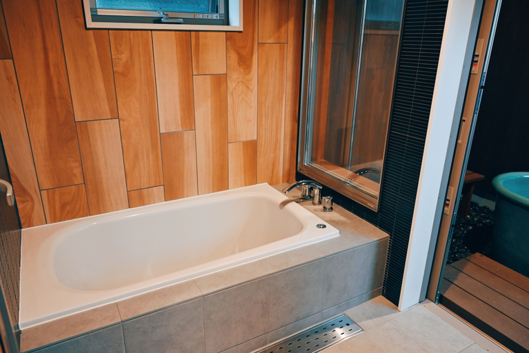 Bathroom 3, Cocon Setouchi, Suō-Ōshima