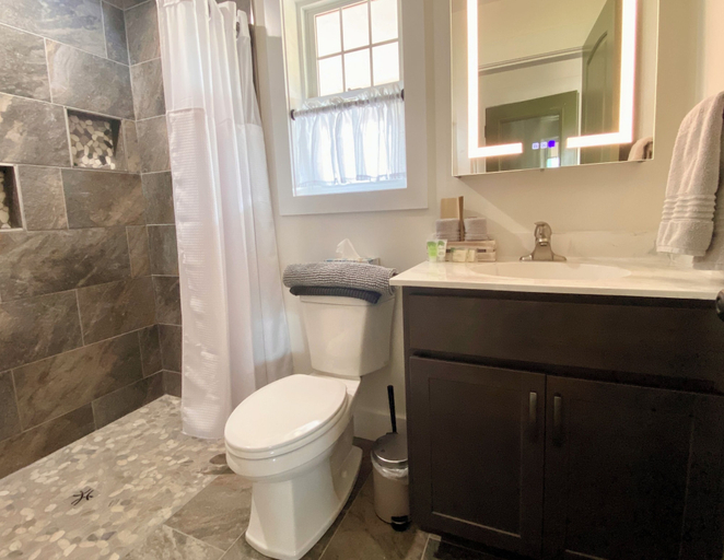 Bathroom 3, Shepherd's Lodge, Buncombe