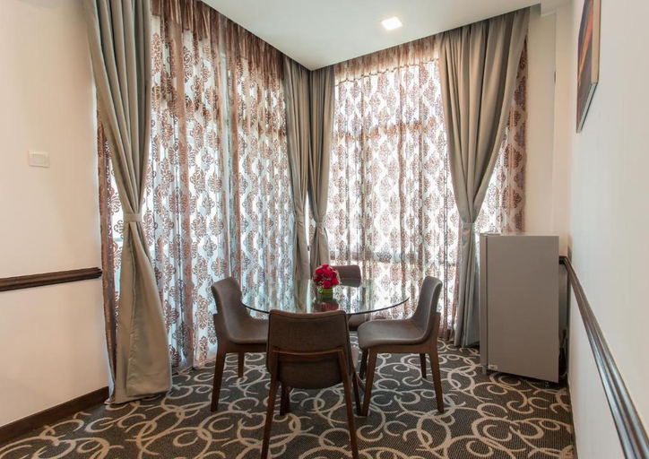 Dining Room 6