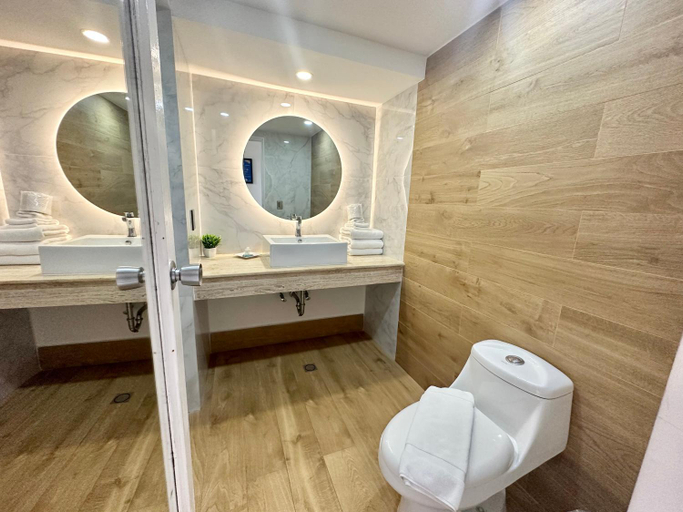 Bathroom 5, Cancun Plaza - Best Beach, Benito Juárez