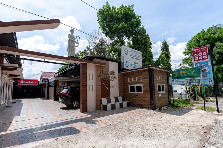 Exterior & Views 23
