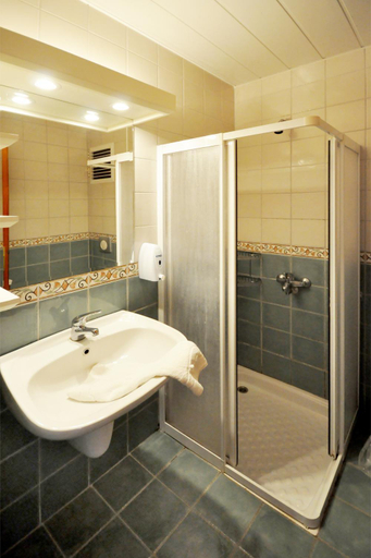 Bathroom 5, Ford Hotel, Kumluca