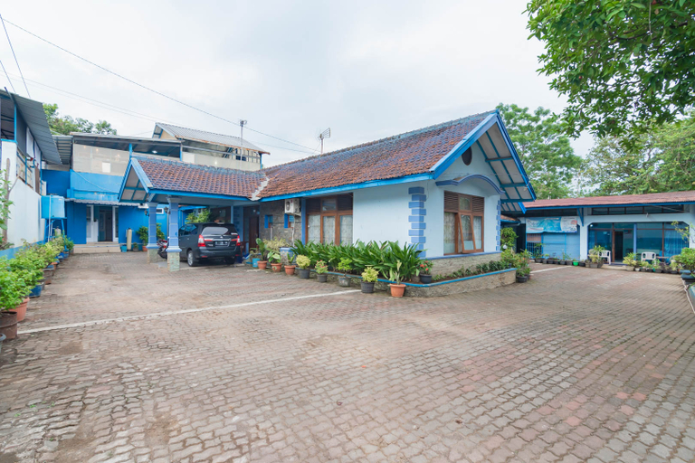 Exterior & Views 2, RedDoorz Syariah @ Jl Pangeran Hidayatullah Cianjur, Cianjur