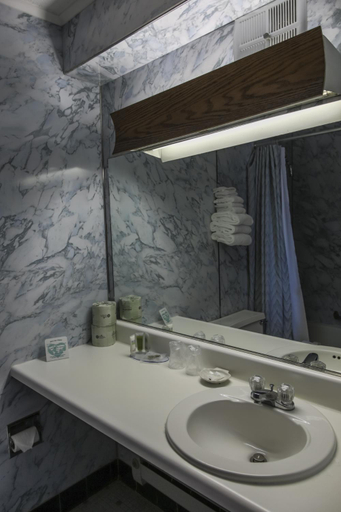 Bathroom 3, The Vista, Essex