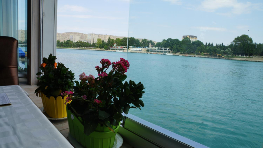4, River Side Hotel, Mingəçevir