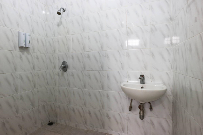 Bathroom 14