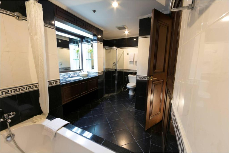 Bathroom 16