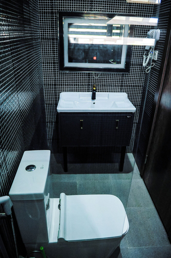 Bathroom, Kashvalley Hotel and Suites, Agege