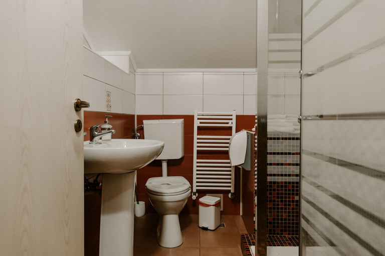 Bathroom 3, Casa Maria Magdalena, Lipova