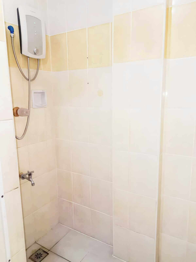 Bathroom 4, 1st Street Park Apartelle, Mabalacat