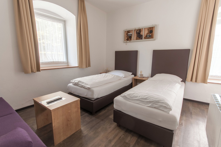 Bedroom 2, Pension Max, Zell am See