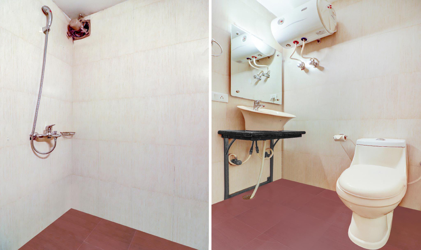 Bathroom 4, Treebo Calista, Patel Nagar, Dehradun