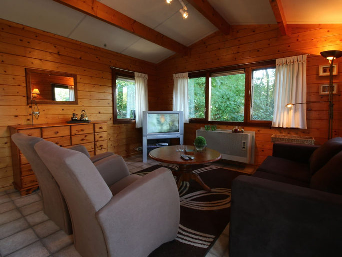 Others 3, Chalet in Netherlands With Private Garden, Dinkelland