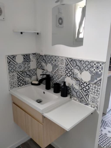 Bathroom 5, Studio L'Hosting Noix, Drôme