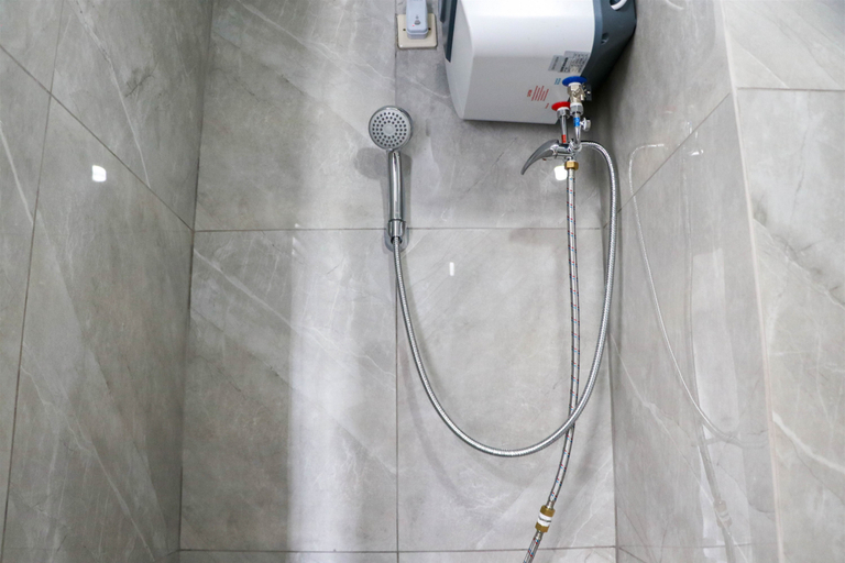 Bathroom 5, Comfy Stay Studio at Sayana Bekasi Apartment By Travelio, Bekasi
