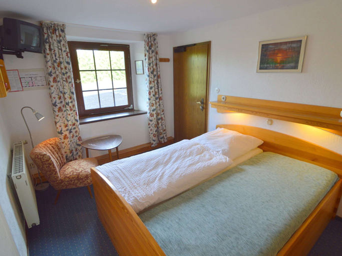 Bedroom 3, Gruppenhaus Monschau mit Sauna und Terrasse, Städteregion Aachen