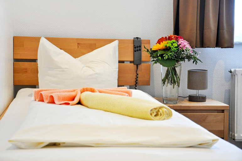 Bedroom 2, Hotel Atlantik, Leer